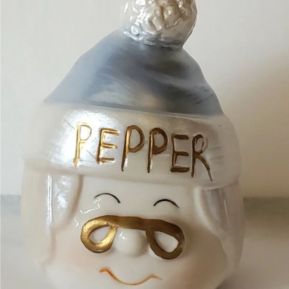 Johanna Parker Santa and Mrs. Claus Salt‎ and Pepper Shakers
